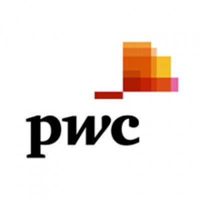 Logo de l'entreprise PricewaterhouseCoopers, texte en noir avec au-dessus du texte PWC une forme de carrés avec des pixels de différentes gammes de couleur orange.